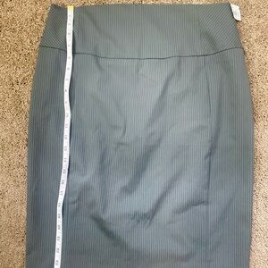 Express Gray and White Knee-Length Pencil Skirt